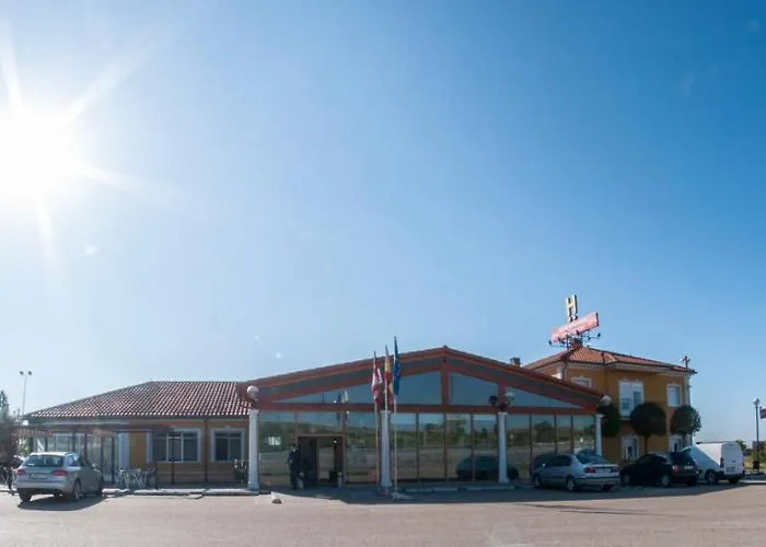 卡米诺里尔酒店 Dueñas