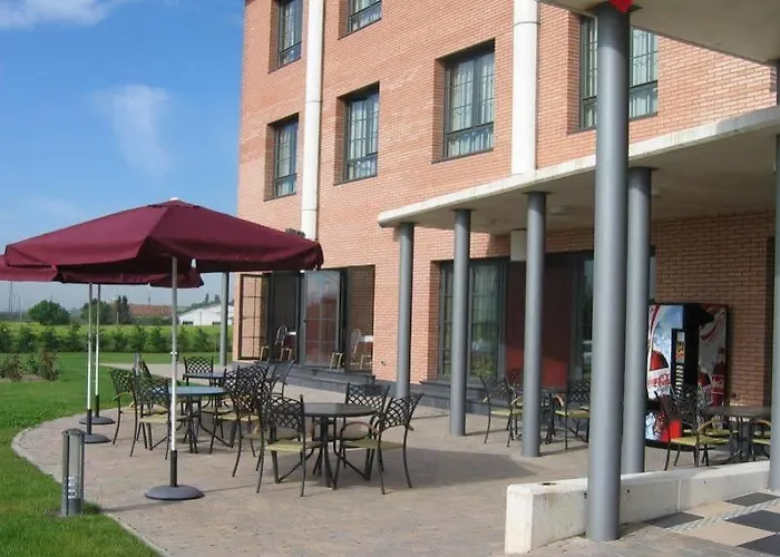 卡米诺里尔酒店 Dueñas